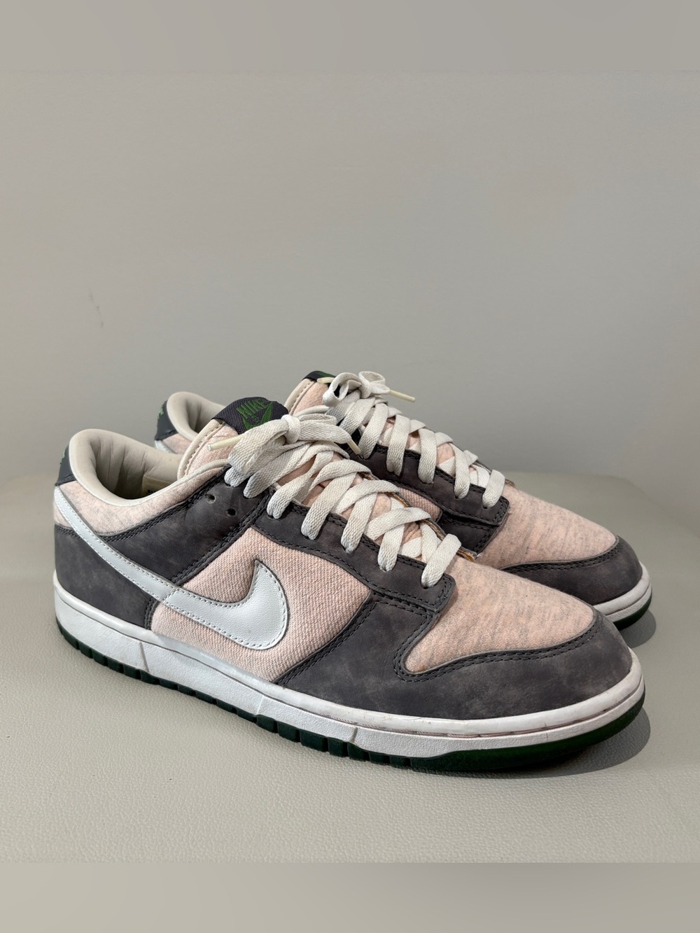 Nike Dunk Low Top Sneakers Size 11 in Pink Textile Grey Leather in EUC